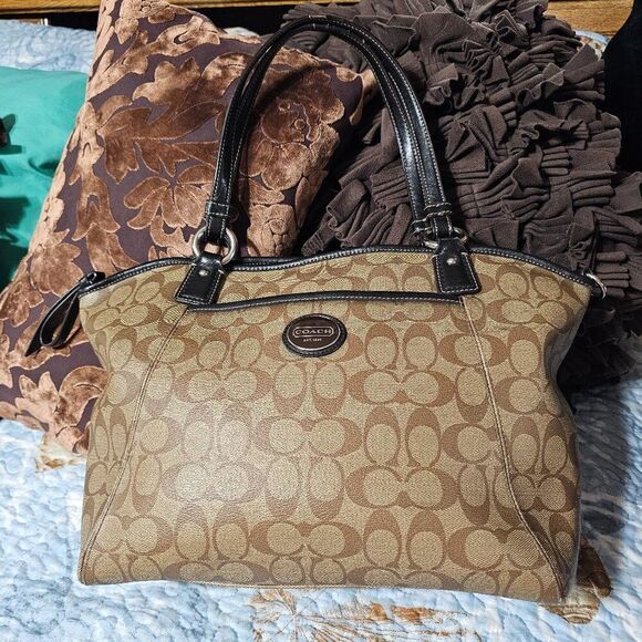 Coach Peyton Pocket Purse Shoulder Bag in Signature Canvas - Picture 1 of 13